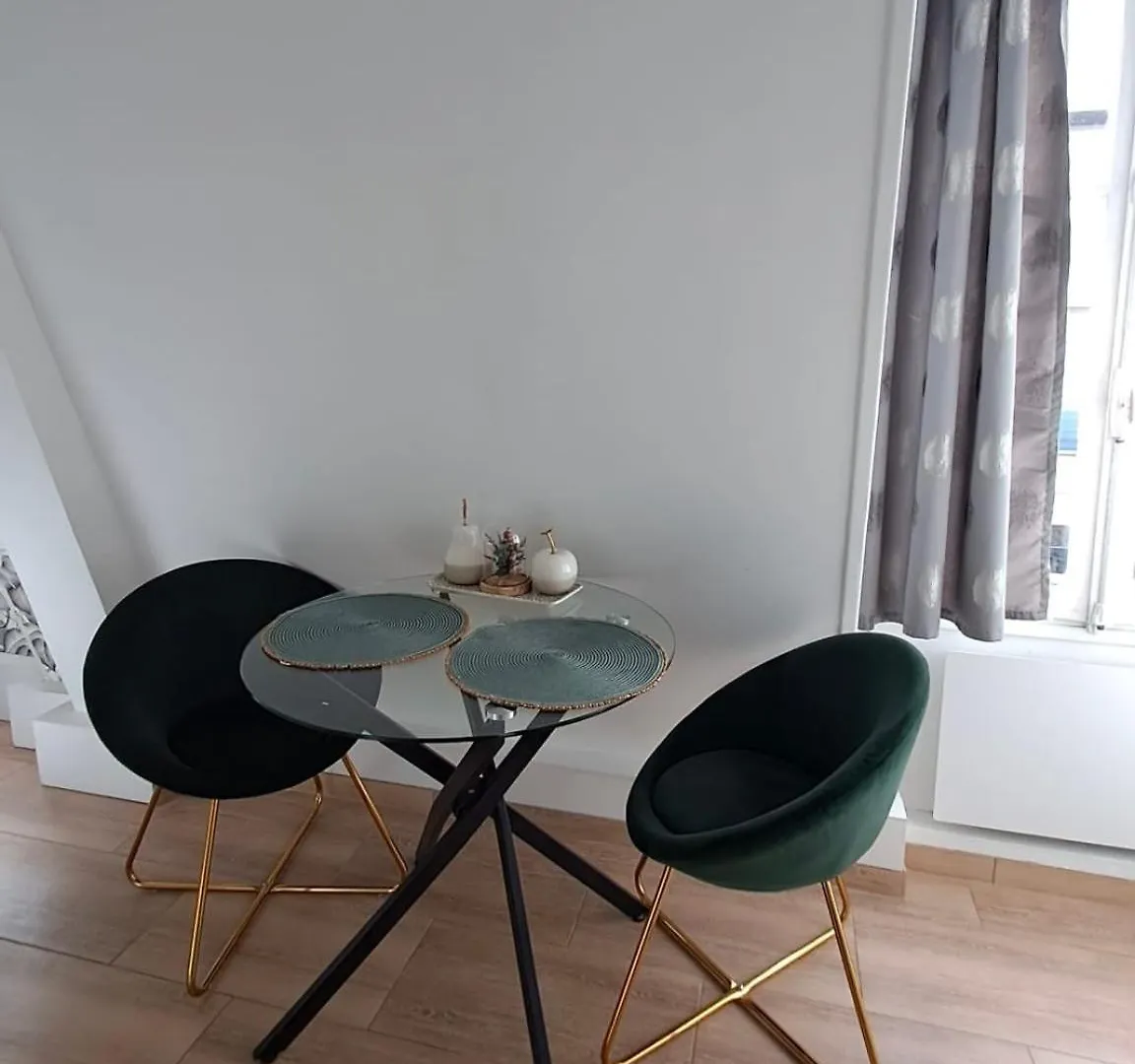 Apartment Center Eiffel Tower View *