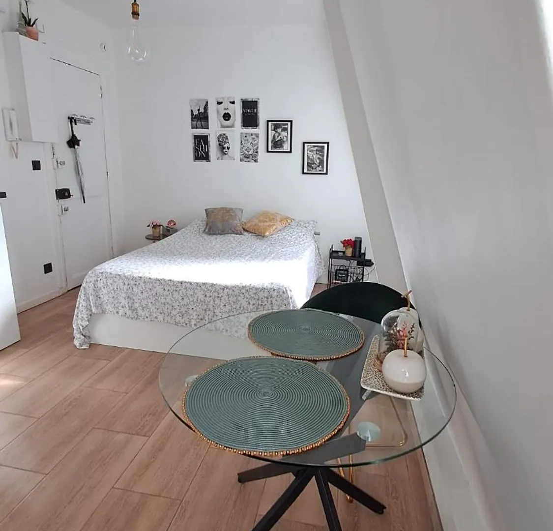Apartament Center Eiffel Tower View