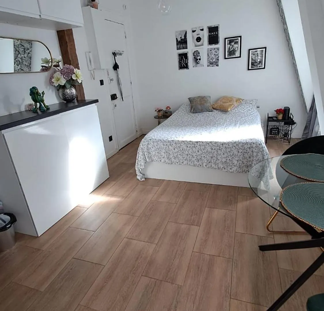 Apartament Center Eiffel Tower View *