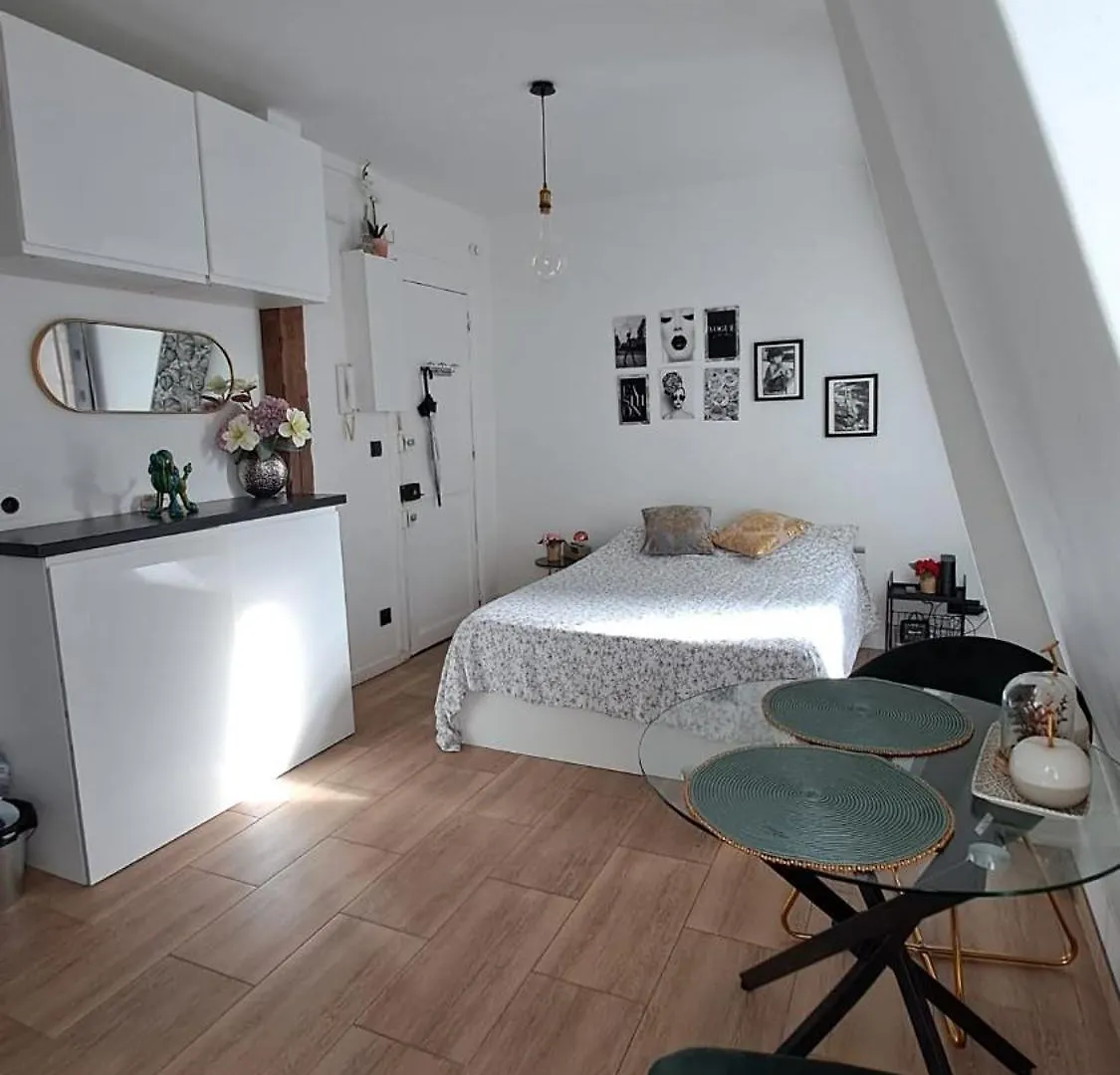Apartament Center Eiffel Tower View *